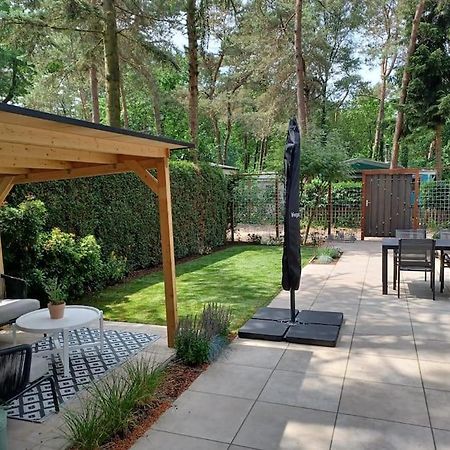 Boshuis Met Grote Tuin I Vakantiepark Met Zwembad Hoenderloo Bagian luar foto