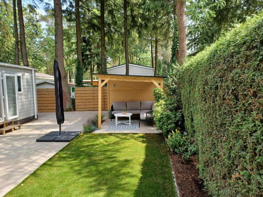 Boshuis Met Grote Tuin I Vakantiepark Met Zwembad Hoenderloo Bagian luar foto