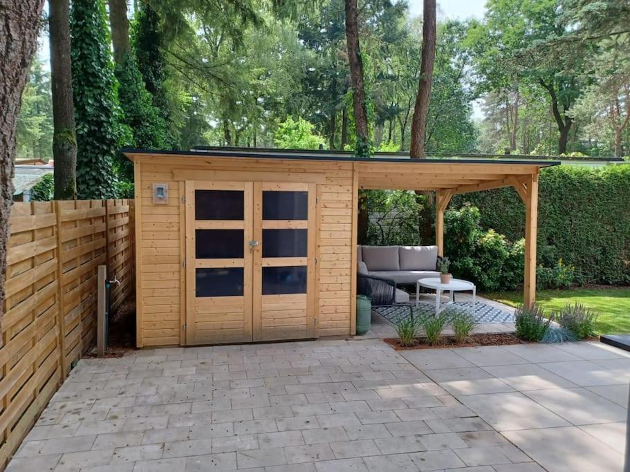 Boshuis Met Grote Tuin I Vakantiepark Met Zwembad Hoenderloo Bagian luar foto